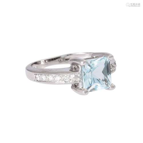 Ring mit Aquamarin im Prinzessschliff ca. 2,7 ct