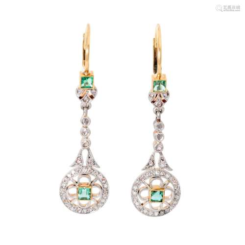 Art Déco zierliche Ohrgehänge mit Smaragd und Diamant,
