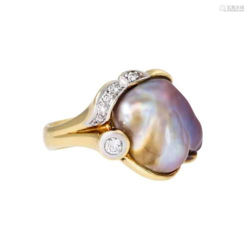 Ring mit barocker Perle und Brillanten, ca. 0,1 ct,