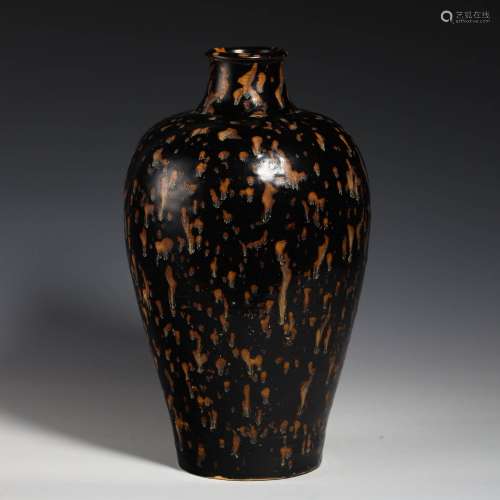 Yaozhou kiln plum vase of Ming Dynasty