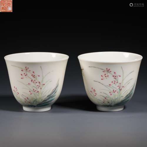 A pair of Qing Dynasty pastel flower cups