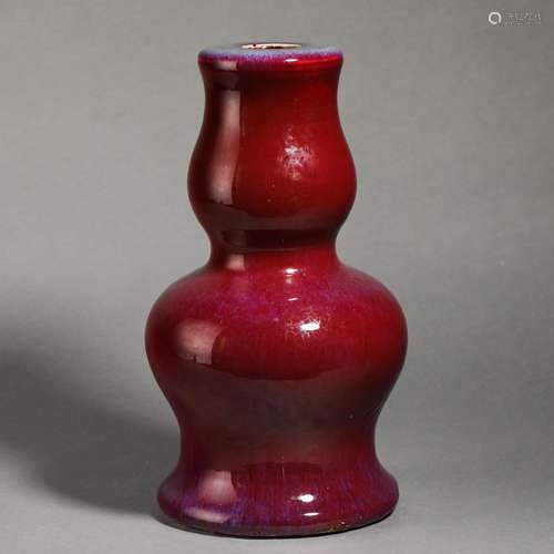 Gourd bottle with red glaze from Qing Dynasty<br />