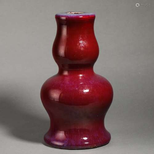 Gourd bottle with red glaze from Qing Dynasty<br />