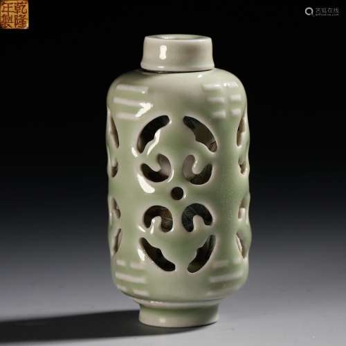 Qing Dynasty snuff bottle
