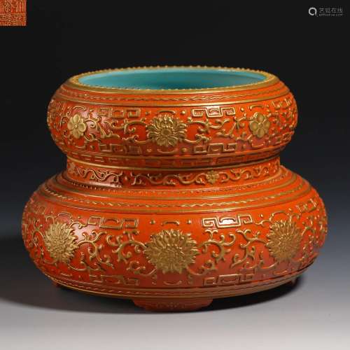 Red painted gold vase from Qing Dynasty