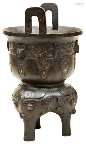 FINE ARCHAISTIC BRONZE TRIPOD STEAMER, YAN 17TH / 18TH CENTU...