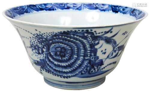 BLUE AND WHITE BOWL KANGXI PERIOD (1662-1722) the sides pain...