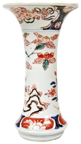 JAPANESE IMARI BEAKER VASE EDO PERIOD, 18TH CENTURY the side...