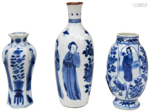 THREE SMALL BLUE AND WHITE VASES QING DYNASTY, 18TH / 19TH C...