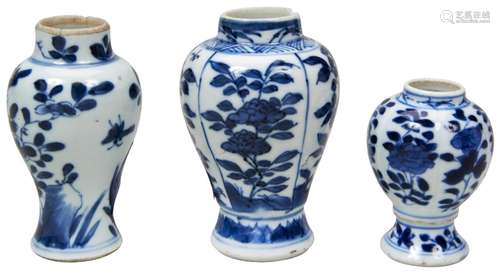 THREE BLUE AND WHITE MINIATURE VASES QING DYNASTY, 18TH / 19...