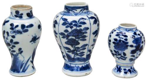 THREE BLUE AND WHITE MINIATURE VASES QING DYNASTY, 18TH / 19...