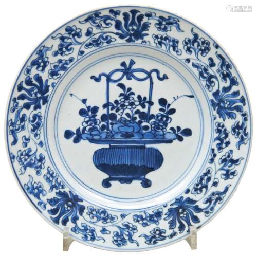 CHINESE EXPORT BLUE AND WHITE DISH QING DYNASTY, 18TH CENTUR...
