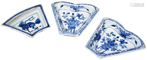 PAIR OF CHINESE BLUE AND WHITE DISHES QING DYNASTY, 18TH CEN...