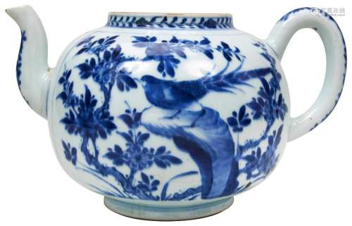 LARGE BLUE AND WHITE PUNCH POT QING DYNASTY, 18TH / 19TH CEN...