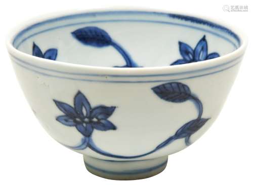 BLUE AND WHITE LOTUS BOWL MING DYNASTY, WANLI PERIOD the int...