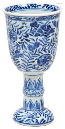 BLUE AND WHITE STEM CUP KANGXI PERIOD (1662-1722) the ribbed...