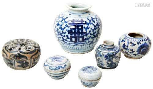 GROUP OF BLUE AND WHITE WARES MING / QING DYNASTY comprising...