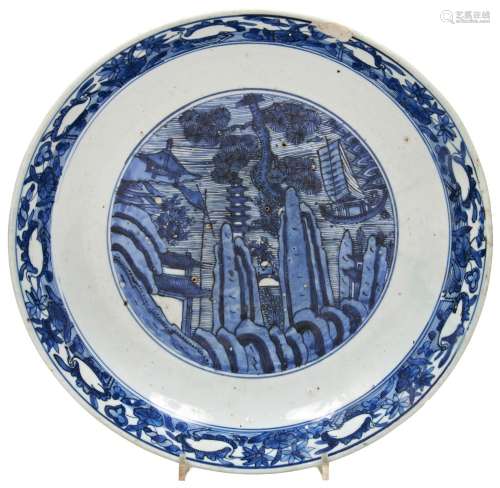 LARGE BLUE AND WHITE LOW BOWL WANLI PERIOD (1573-1619) decor...