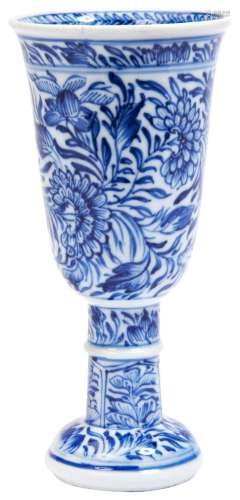 CHINESE PORCELAIN BLUE AND WHITE CIRCULAR MOUTH GOBLET KANGX...