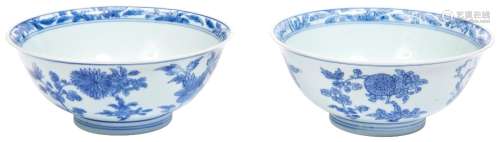 PAIR OF BLUE AND WHITE FLORAL BOWLS SHUNZHI / KANGXI PERIOD ...