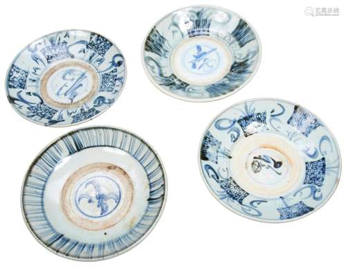 FOUR ISLAMIC MARKET SWATOW BLUE AND WHITE DISHES 17TH CENTUR...