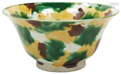 EGG AND SPINACH-GLAZED BOWL KANGXI PERIOD (1662-1722) decora...