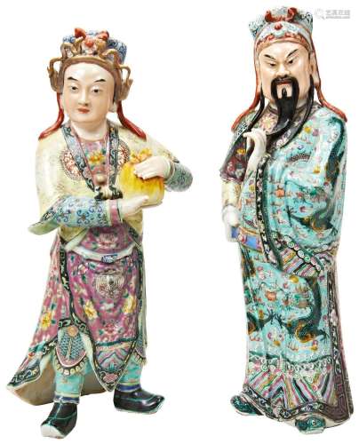 PAIR OF FAMILLE ROSE COURT FIGURES QING DYNASTY, 19TH CENTUR...