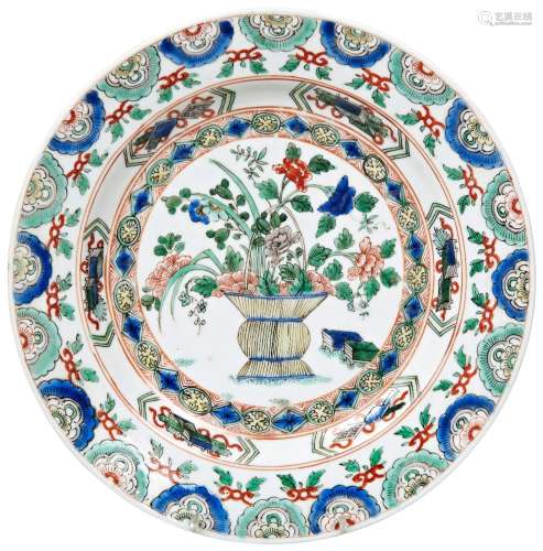 FINE FAMILLE VERTE PLATE KANGXI PERIOD (1162-1722) painted i...