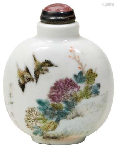 FINE FAMILLE ROSE SNUFF BOTTLE LATE QING DYANSTY painted wit...