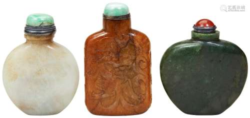 WHITE AND RUSSET JADE SNUFF BOTTLE QING DYNASTY, 19TH CENTUR...