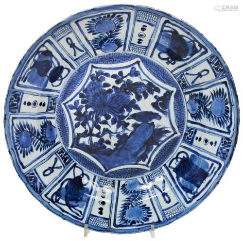 LARGE BLUE AND WHITE KRAAK DISH WANLI PERIOD (1573-1620) pai...