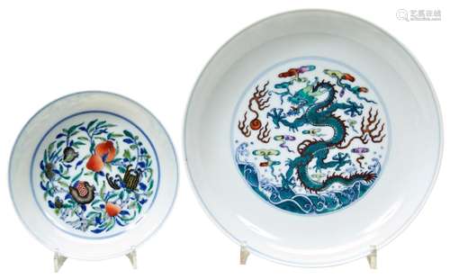 DOUCAI DRAGON DISH 20TH CENTURY with apocryphal Yongzheng si...