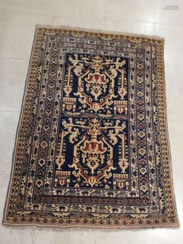 TAPIS oriental à décor de mosquées et de rinceaux fleuris <b...