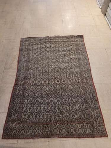 TAPIS à décor de flammes en cartouches <br />
Laine <br />
2...