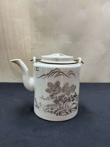 清 刻瓷山水茶壶