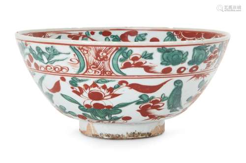 A Chinese Zhangzhou bowl, Ming dynasty, 17th century, painte...
