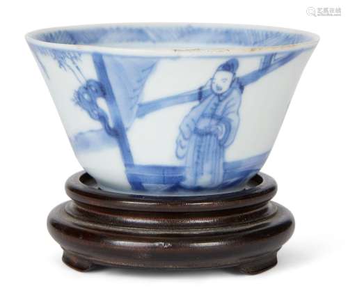 A small Chinese blue and white cup, Kangxi period, painted i...