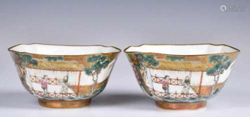 A Pair of Canton Famille Rose Bowls Qing