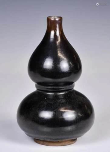A Black-Glazed Gourd Vase, Qing