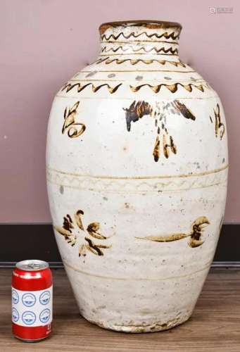 A Large Cizhou Brown Glazed Ceramic Jar, Ming