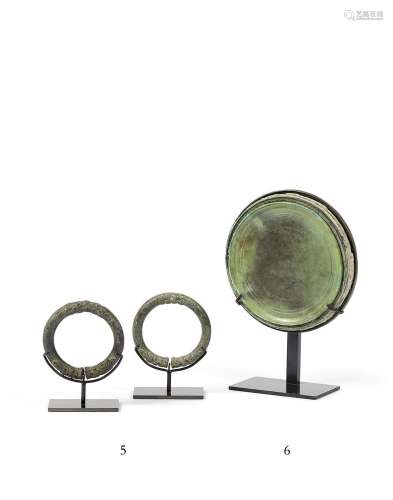 CAMBODGE - Période khmère, XIIe/XIIIe siècleDeux miroirs en ...