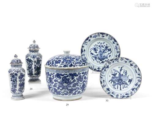 CHINE - Époque Kangxi (1662-1722)Pot couvert en porcelaine d...