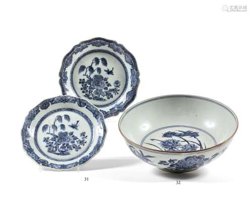 CHINE - Époque Kangxi (1662-1722)Grand bol à punch en porcel...