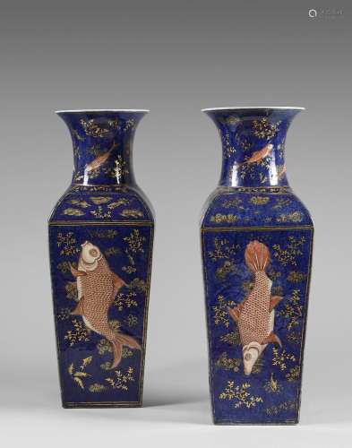 CHINE - XIXe siecle Paire de vases quadrangulaires a col ouv...