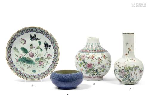 CHINE - XXe siècleGrand lave-pinceaux globulaire en porcelai...