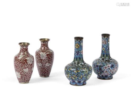 CHINE - XXe siècle Ensemble de deux paires de petits vases e...
