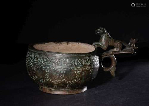 A RARE KHORASAN LION HANDLE BRONZE CEREMONIAL CUP, 12TH CENT...