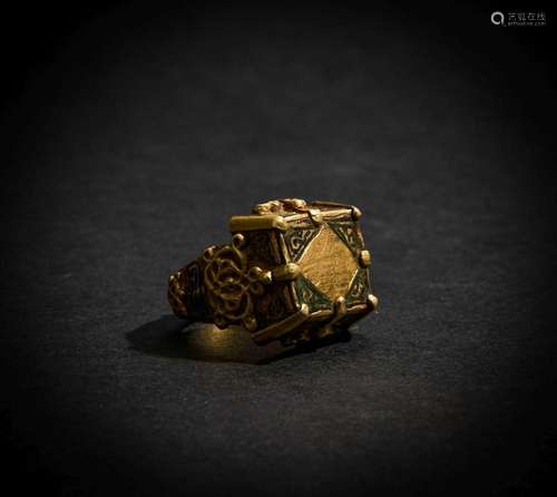 A GOLD SELJUK RING, 12TH/13TH CENTURY