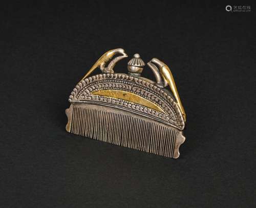 A MUGHAL GOLD & SILVER HAIR COMB WITH BIRDS, 18TH CENTUR...