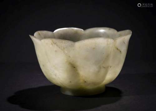 A MUGHAL JADE CARVED BOWL, 18TH CENTURY